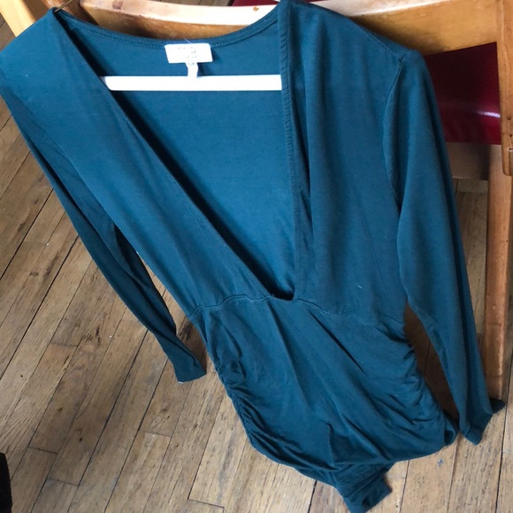 Green Plunge Neck Dress - Picture 4 of 4